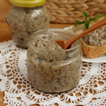 Kaviar dari mentega dengan bawang putih: resipi untuk musim sejuk