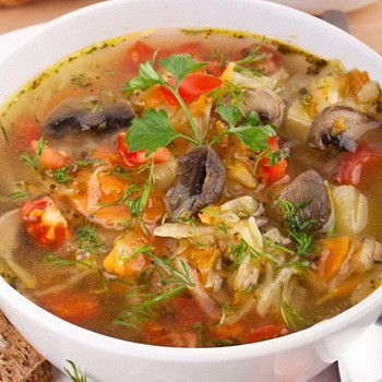 Lenten sup kubis dengan cendawan: resipi mudah