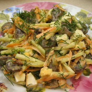 Wielkopostne sałatki z grzybami: przepisy kulinarne krok po kroku