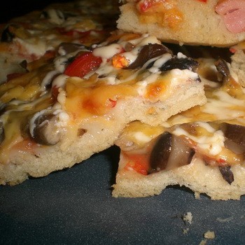 Pizza grzybowa z grzybami miodowymi