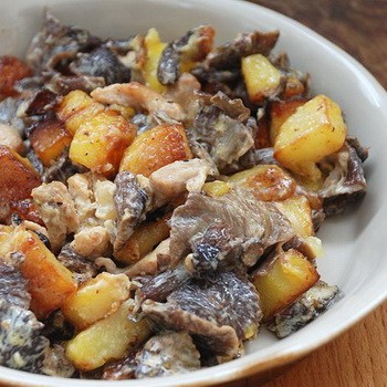 How to cook potatoes with meat and mushrooms