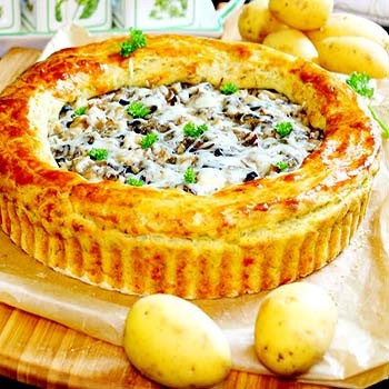 Burgonya pite gombával: receptek a sütőhez (fotóval)