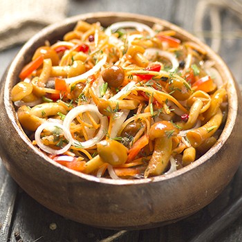 Jak marynować grzyby z czosnkiem: przepisy kulinarne