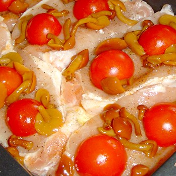 Grzyby miodowe z pomidorami: przepisy na zimowe przygotowania