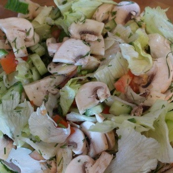 Nyers sampinyon saláták: egészséges receptek