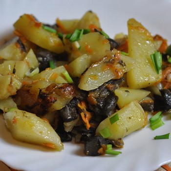 Przepisy na gotowanie ziemniaków z grzybami miodowymi w powolnej kuchence