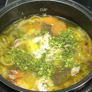Supele Champignon gătite într-un multicooker
