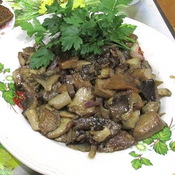 Smażone składy: przepisy kulinarne na temat gotowania grzybów