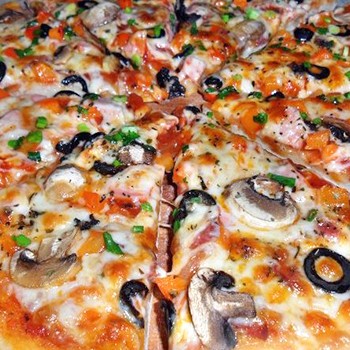Gomba pizza receptek gombával