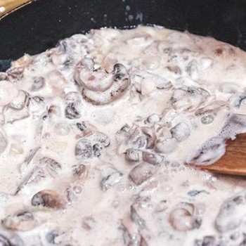 Champignons à la crème sure: recettes de plats aux champignons