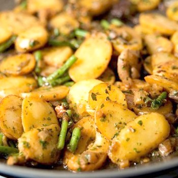 Bagaimana memasak cendawan dengan kentang dalam kuali