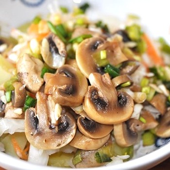 Salades aux champignons marinés: recettes maison
