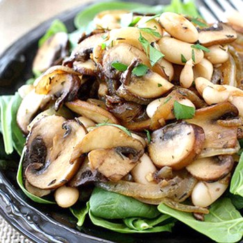 Salad dengan champignons goreng: pilihan resipi